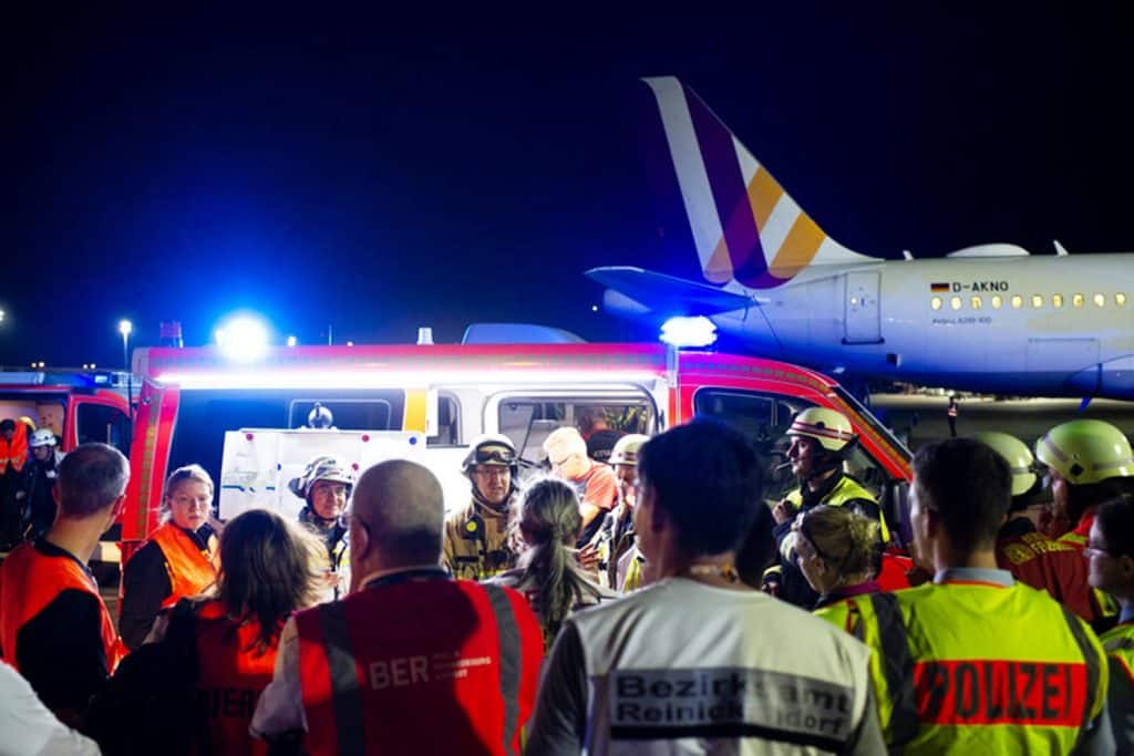 Berlin Airport: Seuchenübung am Flughafen Tegel