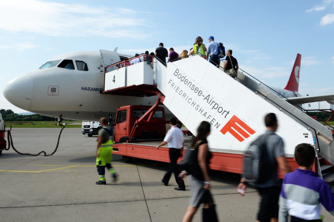 Flughafen Friedrichshafen: Passagierrückgang gedämpft