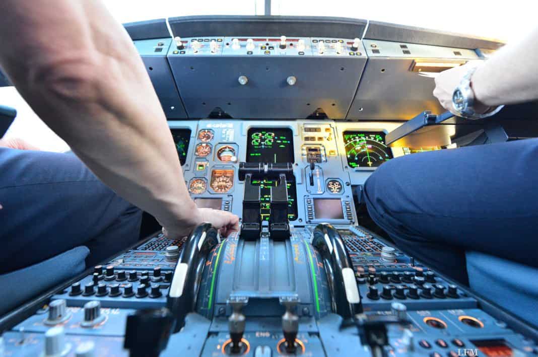 Austrian Airlines Airbus A320 - Cockpit