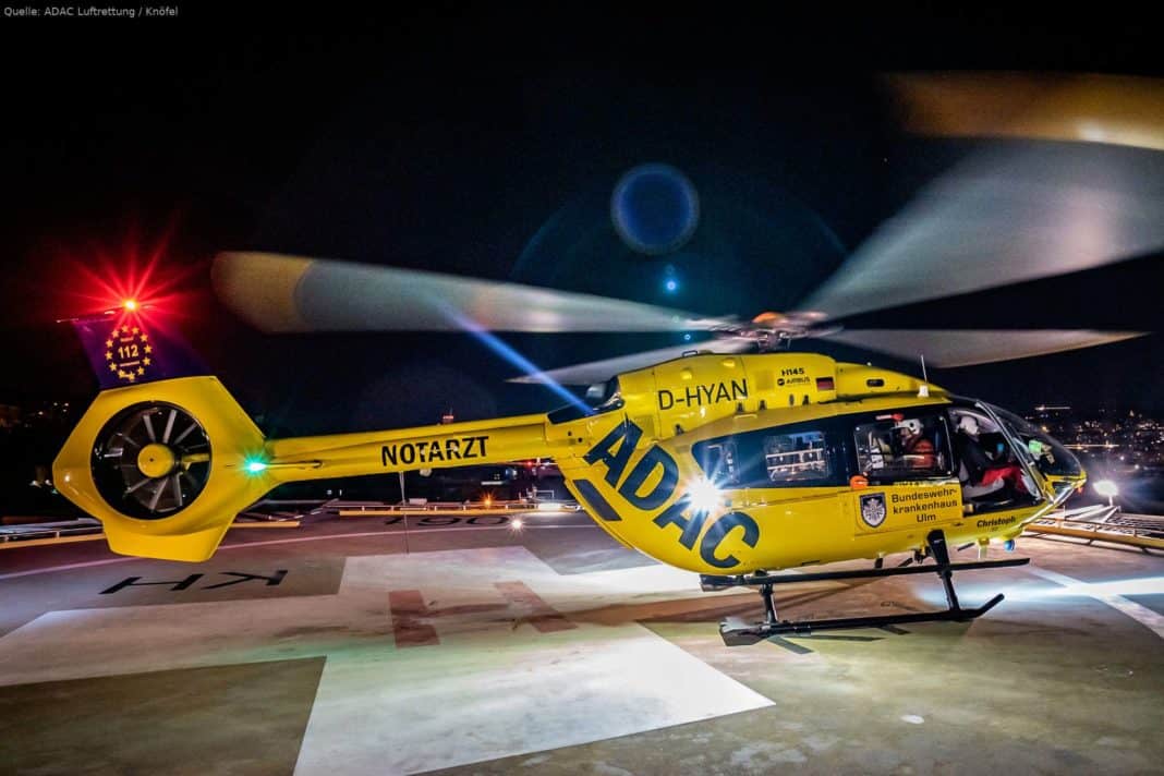 ADAC Rettungshubschrauber "Christoph 22" am Ulmer Bundeswehrkrankenhaus