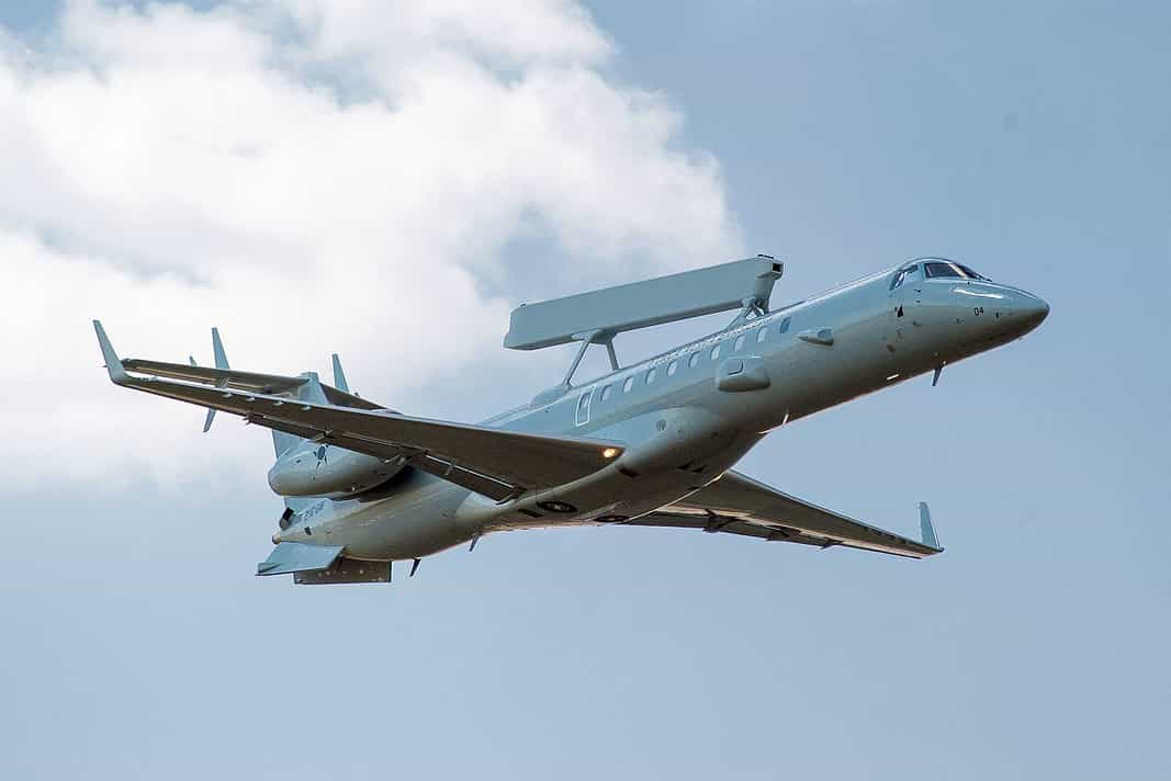 Embraer EMB 145 AEW&C-Flugzeug für die brasilianische Luftwaffe (FAB), das im FAB aufgerüstet und als E-99M bezeichnet wurde.