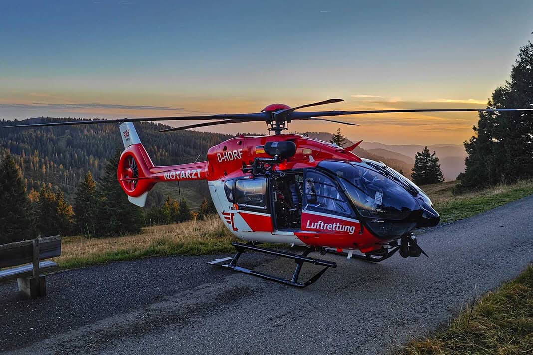 DRF-Rettungshubschrauber Christoph 54 landet auf dem Feldberg (Baden-Württemberg)