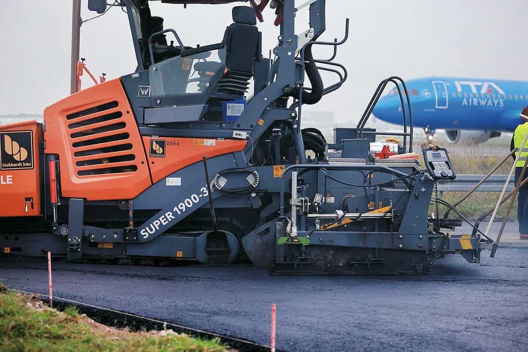 Teststraße mit nachhaltigen Bio-Asphalt auf Cashew-Basis