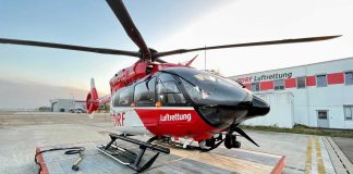 Der neue Christoph 43, eine hochmoderne H145 mit Fünfblattrotor, auf der Landeplatte an der Station Karlsruhe.