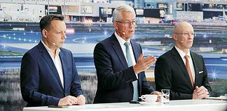 Fraport Bilanzpressekonferenz Q3/9M 2024: (vlnr.) Jürgen Harrer Leiter der Unternehmenskommunikation, Dr. Stefan Schulte Vorsitzender des Vorstands, Prof. Dr. Matthias Zieschang Vorstand Controlling und Finanzen